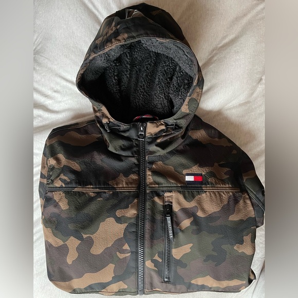 Tommy Hilfiger Men’s L Sherpa-lined Camo Jacket - Picture 3 of 11